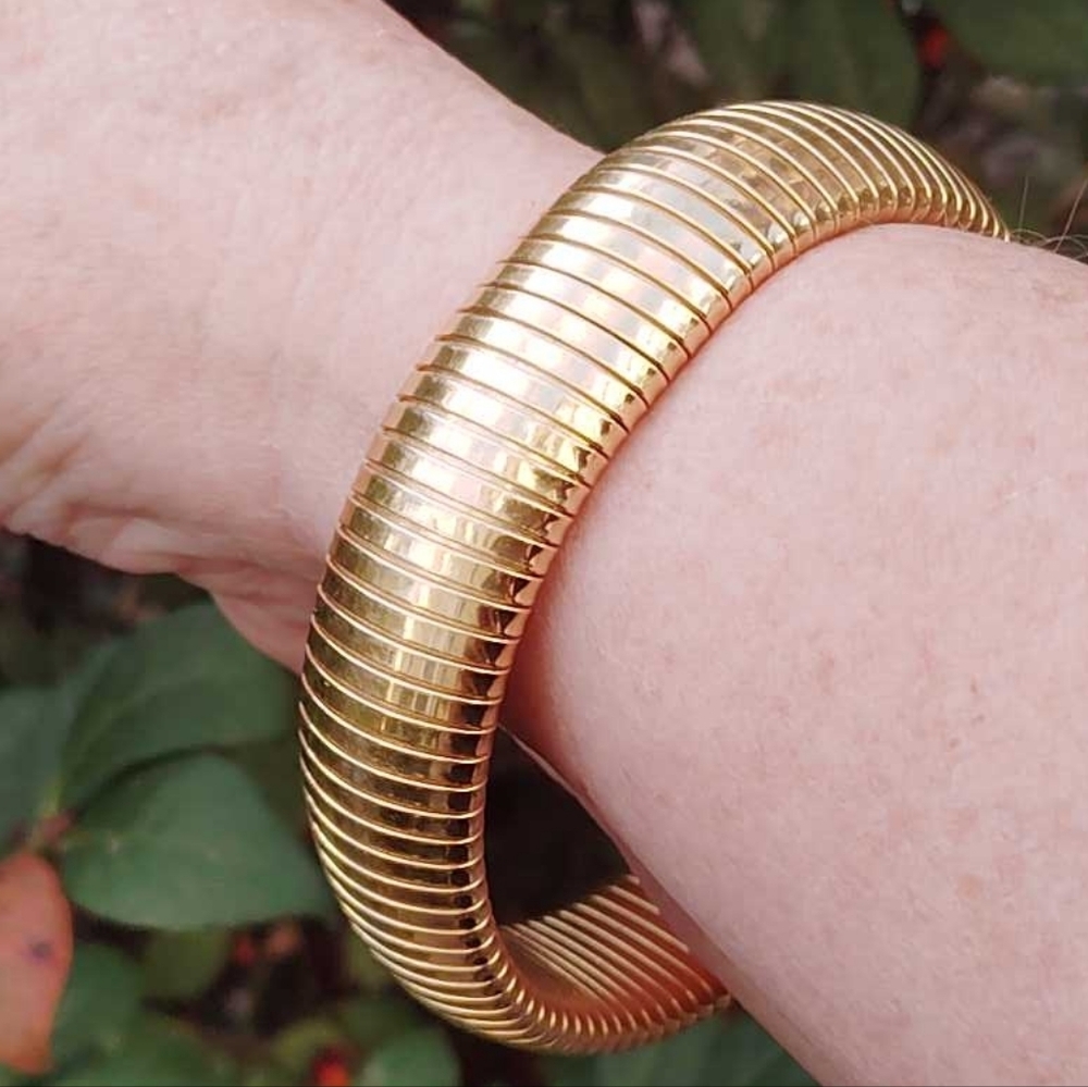 Beautiful Big Bold Gold Ribbed Bangle Stretchy Statement Bracelet
